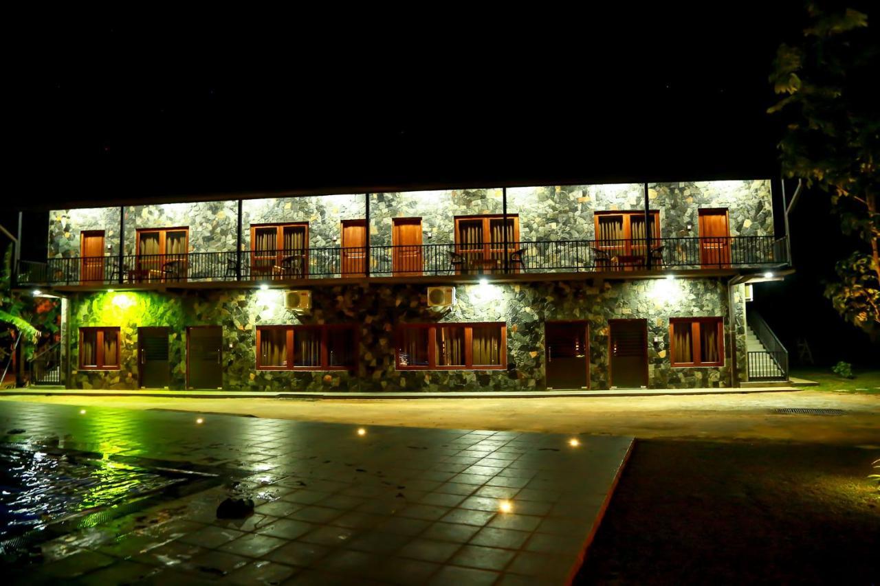 Doola River Edge Udawalawe Exterior photo